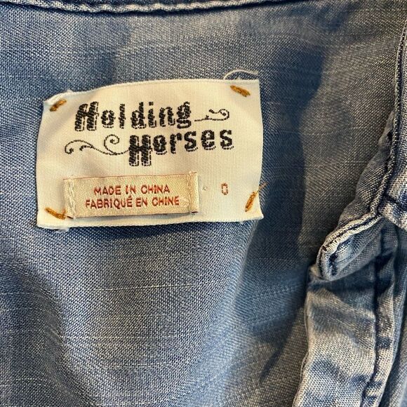 Anthropologie holding Horses Womens soft Chambray Ombré Tencel Button Up Top - Picture 3 of 7